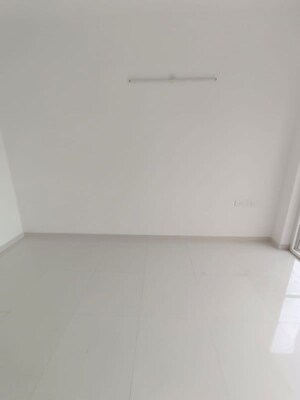 Room in 3 BHK Apartment at Runwal The Central Park, Chinchwad – for Rent