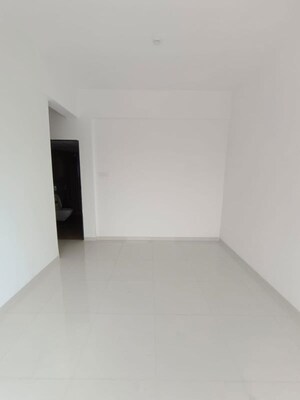 Room in 3 BHK Apartment at Runwal The Central Park, Chinchwad – for Rent