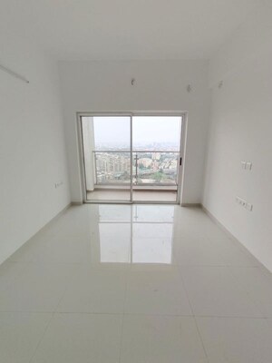 Room in 3 BHK Apartment at Runwal The Central Park, Chinchwad – for Rent