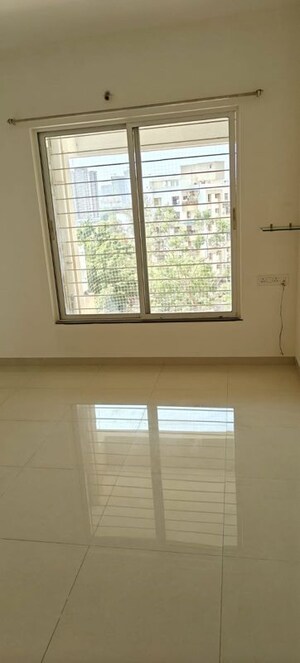Room in 2 BHK Apartment at Kamgar Putala Vasahat – for Sale