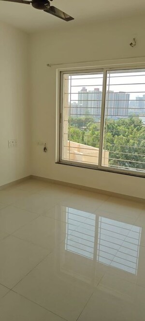 Room in 2 BHK Apartment at Kamgar Putala Vasahat – for Sale