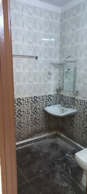 Bathroom in 2 BHK Builder Floor at Uma Apartments Vaishali, Vaishali Sector 9 – for Rent