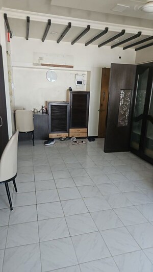 Team Area in 2 BHK Apartment at Kamgar Putala Vasahat – for Sale