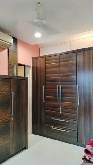 Room in 3 BHK Apartment at Oberoi Realty Woods, Goregaon East – for Sale