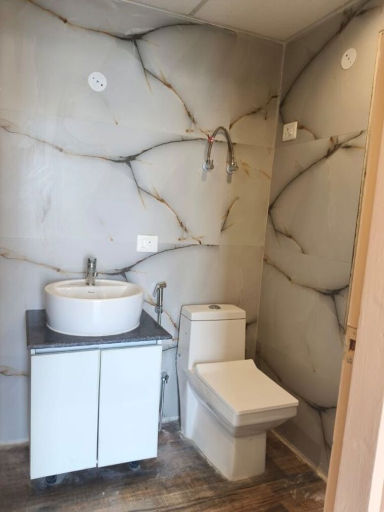 Bathroom, vishal-sahakari-awas-samiti 2 Bedroom 80 Sq.Yd. Builder Floor In Siddharth Vihar Ghaziabad 9595704
