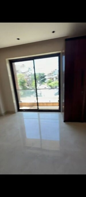 Room in 3 BHK Builder Floor at Sector 22b – for Rent