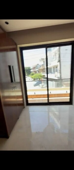 Room in 3 BHK Builder Floor at Sector 22b – for Rent