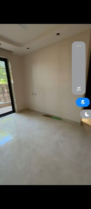 Room in 3 BHK Builder Floor at Sector 22b – for Rent