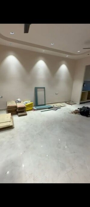 Parking in 3 BHK Builder Floor at Sector 22b – for Rent