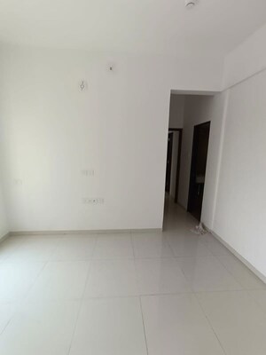 Room in 2 BHK Apartment at Runwal The Central Park, Chinchwad – for Rent