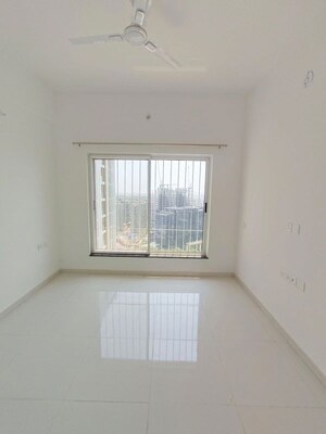 Room in 2 BHK Apartment at Runwal The Central Park, Chinchwad – for Rent