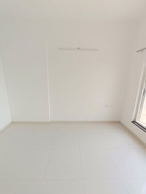 Room in 2 BHK Apartment at Runwal The Central Park, Chinchwad – for Rent