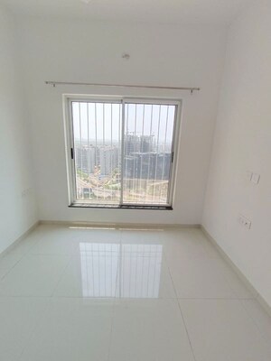 Room in 2 BHK Apartment at Runwal The Central Park, Chinchwad – for Rent