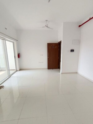 Room in 2 BHK Apartment at Runwal The Central Park, Chinchwad – for Rent