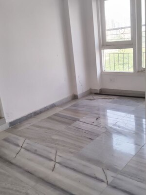 Room in 4 BHK Apartment at Sanjeev Enclave, Andheri West – for Sale