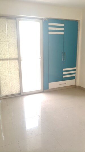 Room in 2 BHK Apartment at JKG Palm Resort, Raj Nagar Extension – for Rent