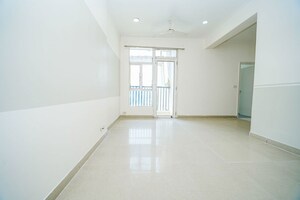 Room in 2.5 BHK Apartment at Gaur City 5th Avenue, Sector 4 Greater Noida – for Sale