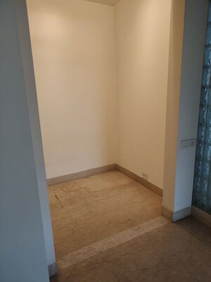 Room in 6 BHK Builder Floor at Greater Kailash ii – for Sale