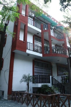 2 BHK + Pooja Room Builder Floor For Rent in Dayanand Colony