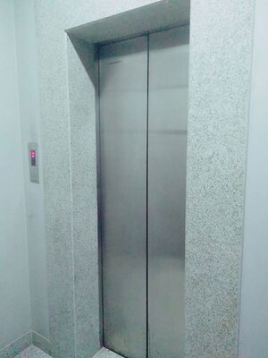 Lift in 4 BHK Builder Floor at Hauz Khas – for Rent