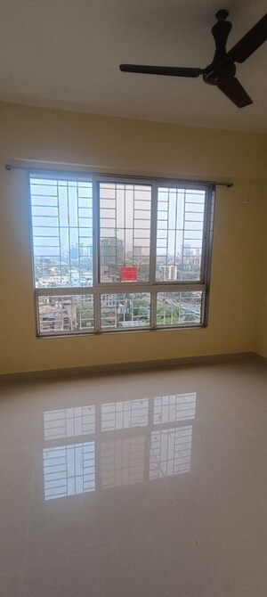 Room in 3 BHK Apartment at Mulund East – for Sale