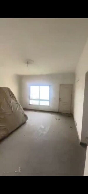 Room in 4 BHK Apartment at Icon Apartments, Chi Iii Greater Noida – for Sale