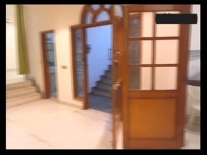 Room in 5 BHK Builder Floor at Geetanjali Enclave – for Sale