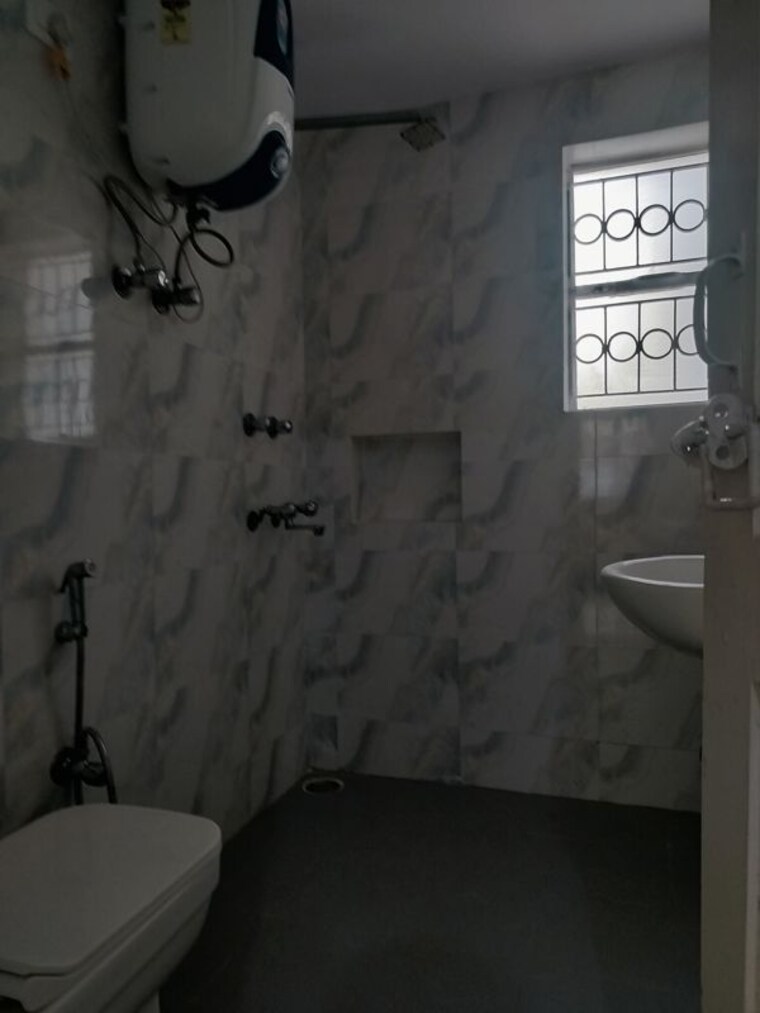 Bathroom, vasant kunj 3 Bedroom 2000 Sq.Ft. Apartment In Vasant Kunj Delhi 10394766