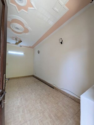 Room in 1 BHK Builder Floor at Ansal Plaza Sector-23, Sector 23 – for Rent