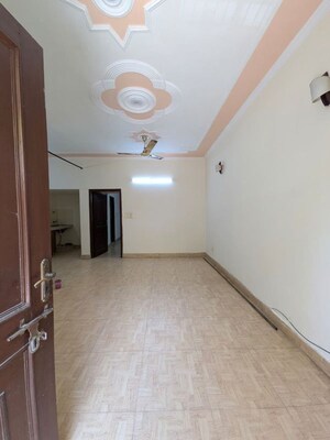 Room in 1 BHK Builder Floor at Ansal Plaza Sector-23, Sector 23 – for Rent