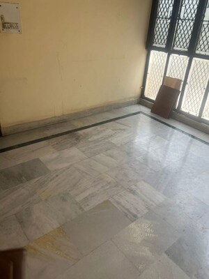  Shop For Rent in Vikas Puri