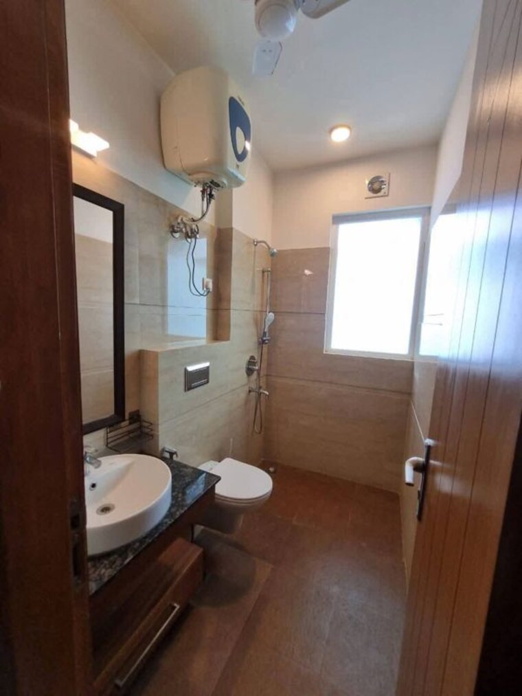 Bathroom, freedom fighters enclave 2 Bedroom 1000 Sq.Ft. Builder Floor In Freedom Fighters Enclave Delhi 10394775