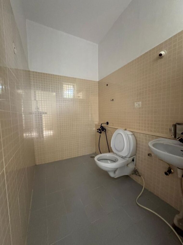 Bathroom, singanhalli-enclave 4 Bedroom 1200 Sq.Ft. Independent House In Bommanahalli Bangalore 10379405