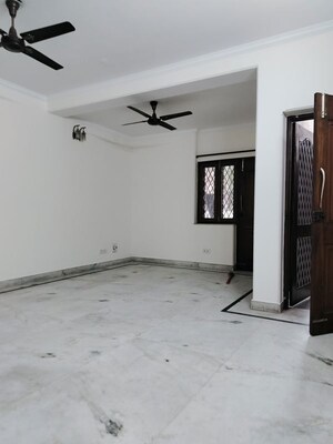 Room in 3 BHK Apartment at Vasant Kunj – for Rent