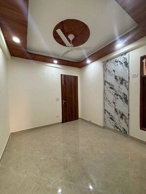 Room in 1 BHK Builder Floor at Sainik Farm – for Sale