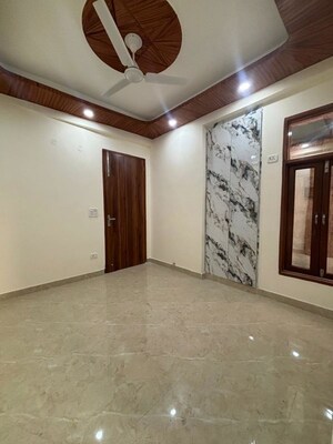 Room in 1 BHK Builder Floor at Sainik Farm – for Sale