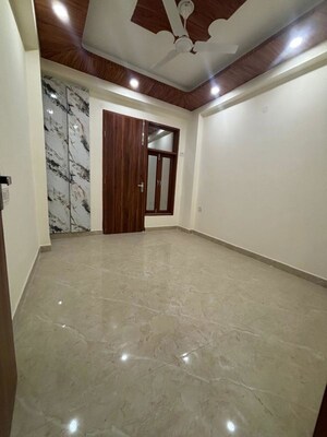 Room in 1 BHK Builder Floor at Sainik Farm – for Sale
