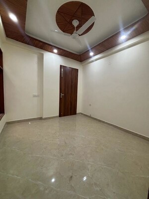 Room in 1 BHK Builder Floor at Sainik Farm – for Sale