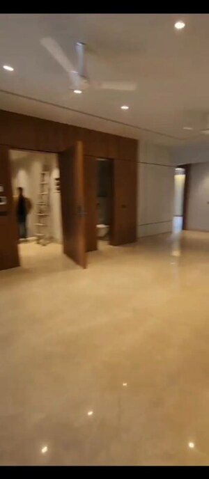 Parking in 4 BHK Builder Floor at Ansal Plaza Sector-23, Sector 23 – for Rent