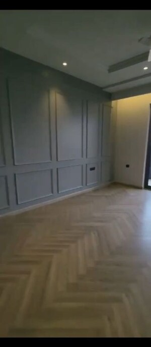 Room in 4 BHK Builder Floor at Ansal Plaza Sector-23, Sector 23 – for Rent