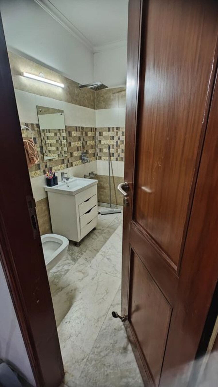 Bathroom, ansal-plaza-sector-23 3 Bedroom 1500 Sq.Ft. Builder Floor In Sector 23 Gurgaon 10394812