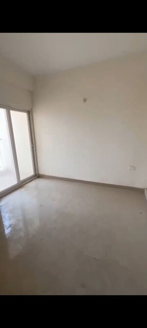 Room in 3 BHK Apartment at Amrapali Centurian Park Phase II, Tech Zone 4 Greater Noida – for Sale