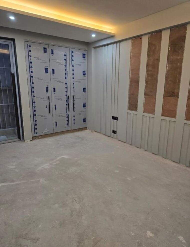 Room, hauz khas market 3 Bedroom 275 Sq.Yd. Builder Floor In Hauz Khas Market Delhi 10394958