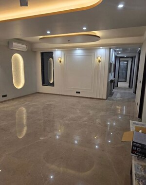 Room in 3 BHK Builder Floor at Hauz Khas Market – for Sale