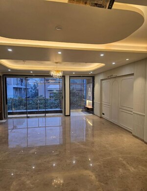 3 BHK Builder Floor For Sale in Hauz Khas Market