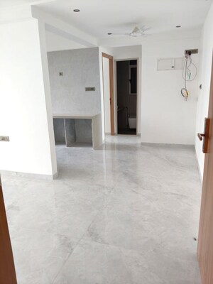 Room in 2.5 BHK Apartment at Chandak Stella, Goregaon West – for Rent