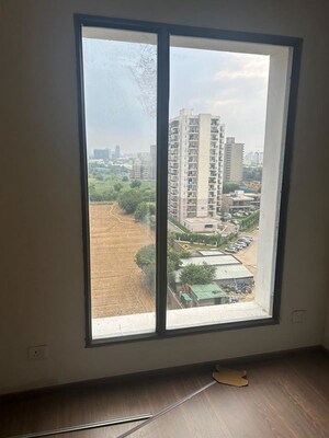Room in 4 BHK Apartment at Ninex City, Sector 76 – for Rent