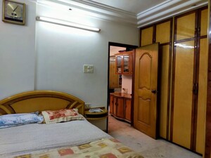 Bedroom in 2 BHK Apartment at Everest Cleopatra, Vile Parle East – for Rent