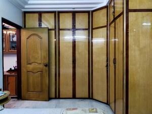 Bedroom in 2 BHK Apartment at Everest Cleopatra, Vile Parle East – for Rent