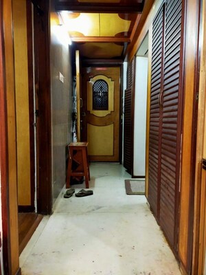 Building Lobby in 2 BHK Apartment at Everest Cleopatra, Vile Parle East – for Rent